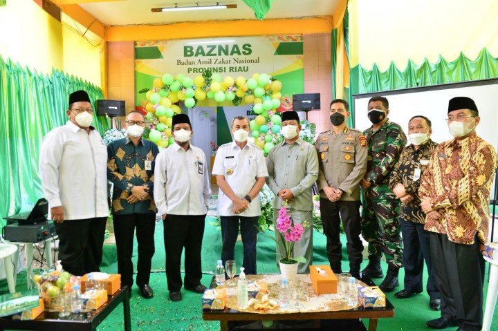 Hadiri Peresmian Kantor Baru, Gubri Syamsuar Senang Dengan Program Baznas Riau (foto/int) 