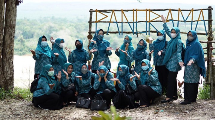Promosikan Obyek Wisata Kuansing, Ketua TP PKK Kuansing Kunjungi Obyek Wisata Bukit Cokiak Singingi (foto/zar) 