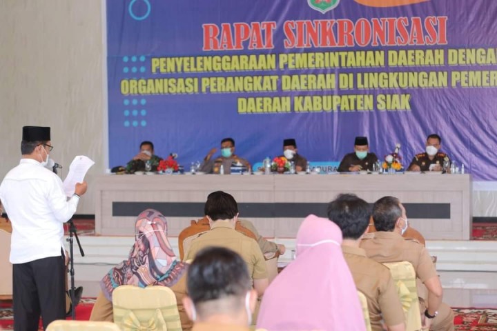 Alfedri Pimpin Rapat Sinkronisasi Penyelenggaraan Pemerintah Daerah Dengan OPD Kabupaten Siak (foto/ist)