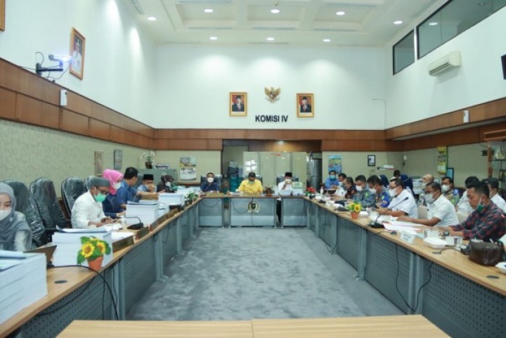 Komisi IV DPRD Riau Hearing dengan FPAN soal jalan Rusak karena ODO L