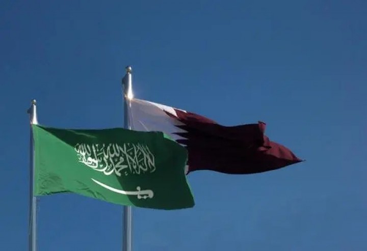 Bendera Qatar dan Arab Saudi. Sumber: Arrahman.com