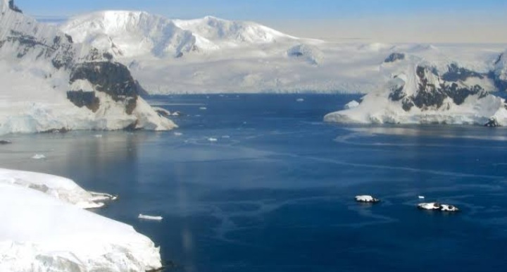 Hidden Oceans Under Antarctica Are Mysteriously Affecting Global Sea Level Rise