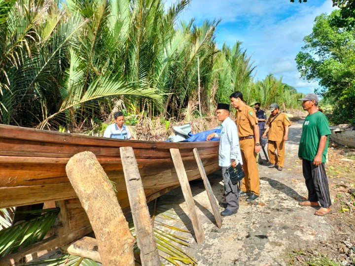 Pompong yang akan diberikan Asbullah nelayan asal desa lubuk muda