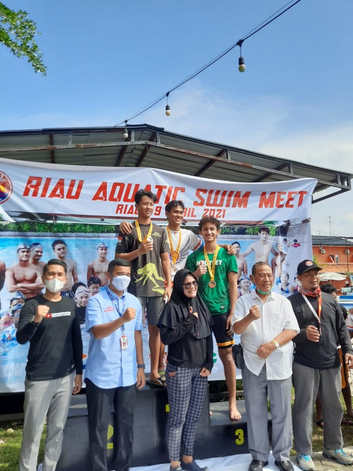  Pengurus PRSI Kuansing bersama Atlet Renang dan pelatih