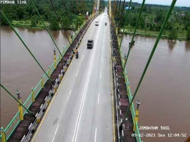 Jembatan yang dipasangi CCTV