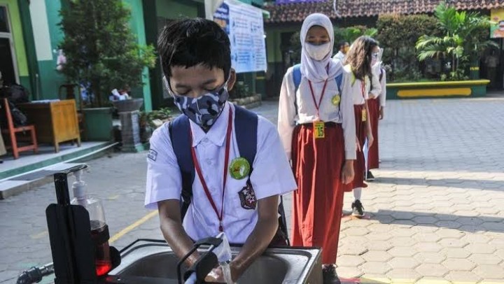 Hari Ini SD di Pekanbaru Mulai Belajar Tatap Muka di Kelas, Suhu Tubuh Dicek dan Wajib Pakai Masker (foto/ilustrasi)