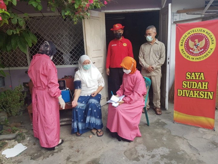 Vaksinasi oleh BIN Daerah Riau