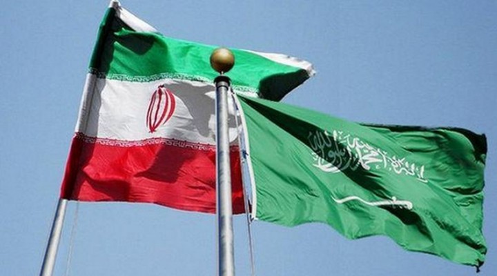 Bendera Iran dan Arab Saudi. Sumber: Internet