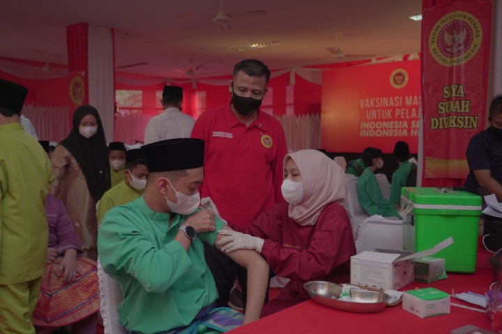 Vaksinasi massal BIN Daerah Riau