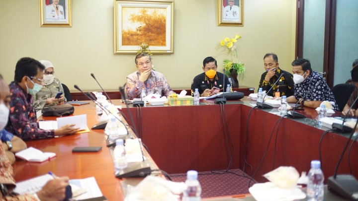 Sekda Provinsi Riau SF Hariyanto saat bertemu dengan perwakilan Aliansi Pers (Foto: Istimewa)