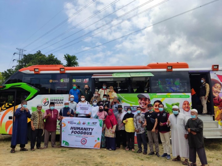 Peringati Hari Dokter Nasional, IDI Riau Gelar Aksi Kemanusiaan dan Hadirkan Humanity Food Bus (foto/ist)