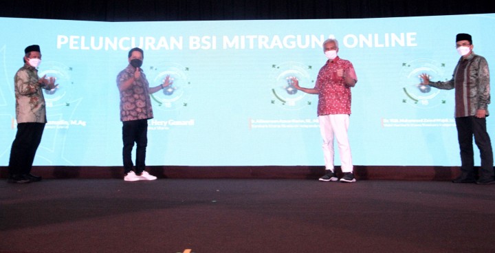 Bank Syariah Indonesia meluncurkan pembiayaan mitraguna online via BSI Mobile disela acara Tasyakuran Single System BSI.