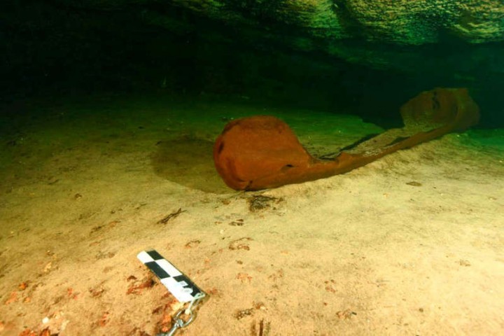 Sebuah kano Maya kuno ditemukan di Meksiko selama pengerjaan 'Kereta Maya', sebuah proyek yang dimaksudkan untuk menghubungkan resor Karibia dengan situs arkeologi kuno. Reuters
