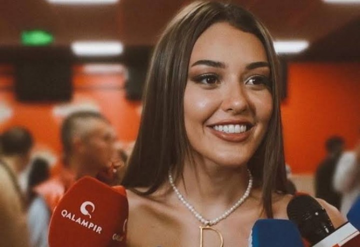 Terdengar Suara Mencurigakan di Toilet Pria,  Ternyata Miss Turki Terciduk Sedang Berhubungan Intim Dengan Pacar (foto/int)