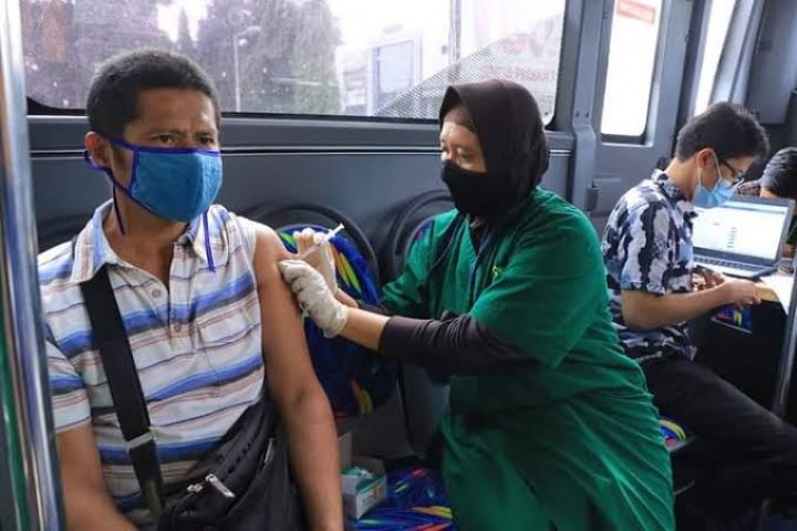 Bus Vaksinasi Keliling Prioritaskan Penyuntikan Vaksin Untuk Lansia di Pekanbaru (foto/ist)