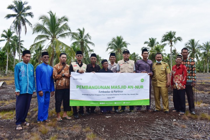 Program Pembangunan Mesjid di Pedalaman Kepulauan Meranti Bersama Anis Ambadar (foto/int)