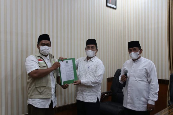 Kemenag Provinsi Riau Memberikan SK Perpanjangan Izin Operasional LAZNAS IZI Perwakilan Riau (foto/ist)
