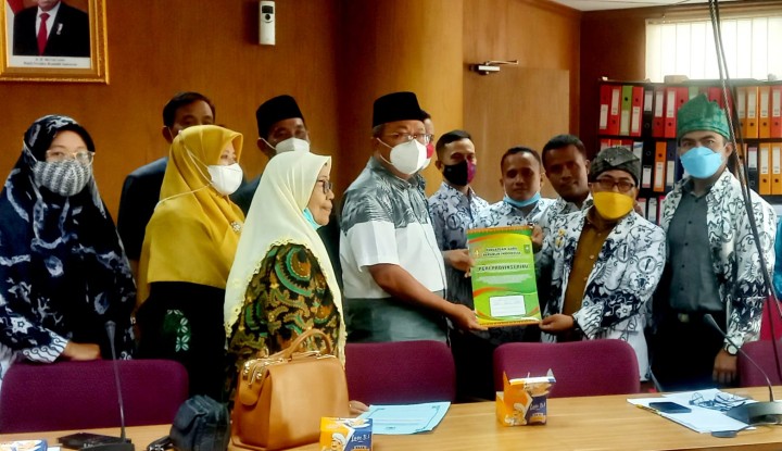 BKH PGRI Audiensi Dengan Komisi V DPRD Riau, Bahas Kenaikan Gaji Hingga Formasi PPPK 2022 (foto/ist)