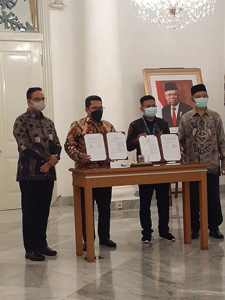 Disaksikan Gubernur Anies Baswedan, PT SPM MoU Dengan BUMD DKI Jakarta Untuk Pasok Daging Ayam-Sapi ke Pekanbaru (foto/int)