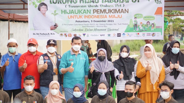 Lintas Komunitas di Pekanbaru Lakukan Gotong Royong Lorong Hijau Tabulapot di Bulan Menanam Nasional (foto/ist)