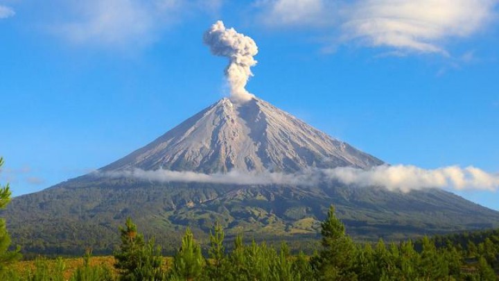 Gunung Semeru. Sumber: Internet