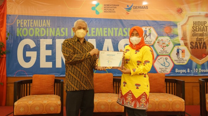Dinkes Riau Terima Sertifikat Penghargaan dari Kemenkes