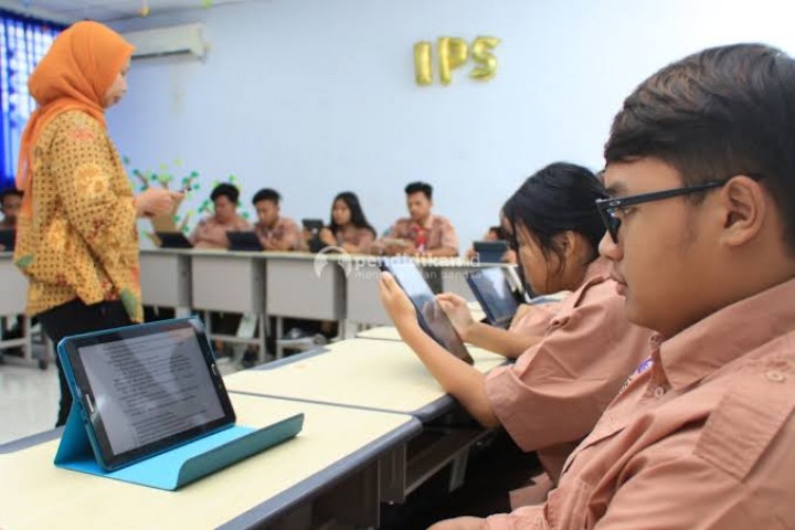 Tokoh Muda Pendidikan Minta Kadisdik Riau yang Baru Mampu Wujudkan Digitalisasi Sekolah (foto/int)