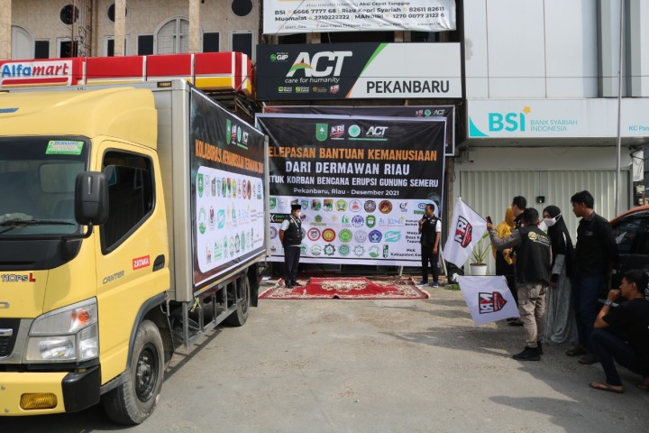 ACT Riau Kirim 3 Ton Bantuan Logistik Untuk Korban Erupsi Gunung Semeru (foto/int)