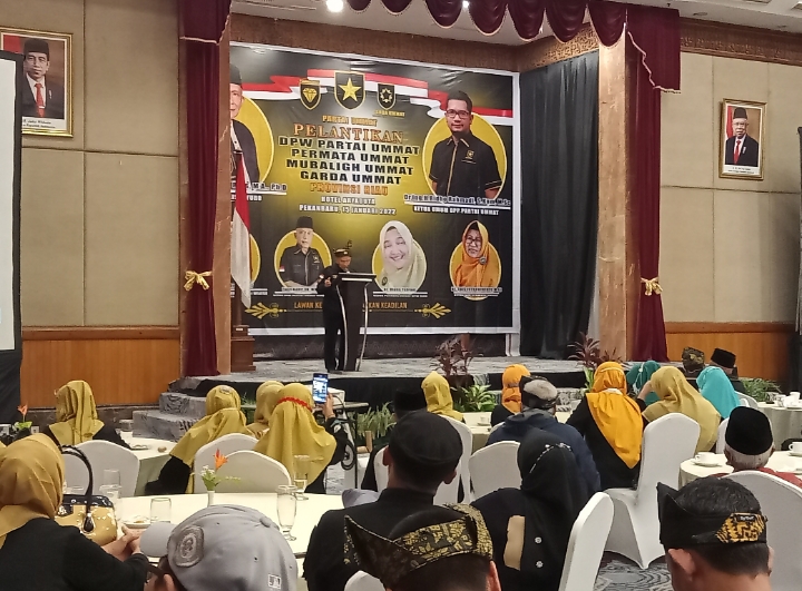 Amien Rais dalam memberikan sambutan usai melantik pengurus DPW partai Umat Riau