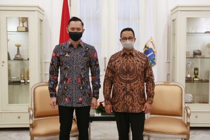 Gubernur DKI Jakarta Anies Baswedan dan Ketum Partai Demokrat Agus Harimurti Yudhoyono. Sumber: kompas.com