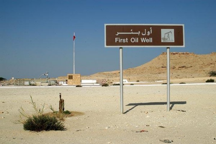 Sumur minyak bumi pertama Arab Saudi. Sumber: Teach Mideast