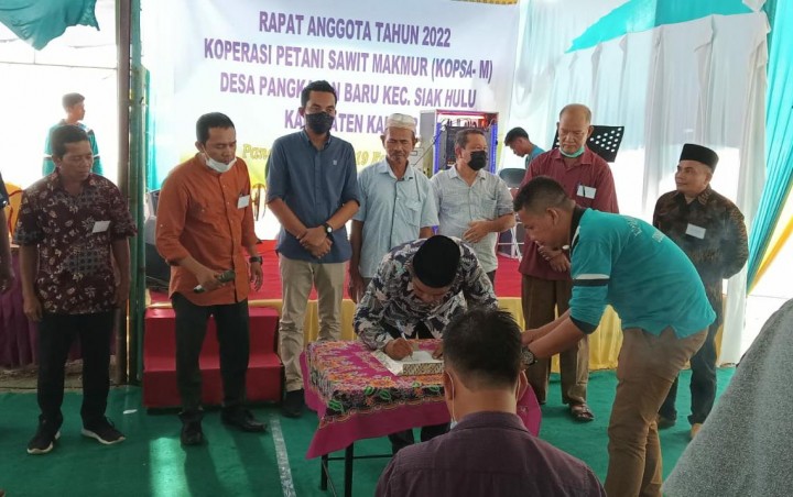 Nusirwan (tengah) menjadi ketua Kopsa-M periode 2022-2027 usai dipilih secara aklamasi dalam RAT belum lama ini