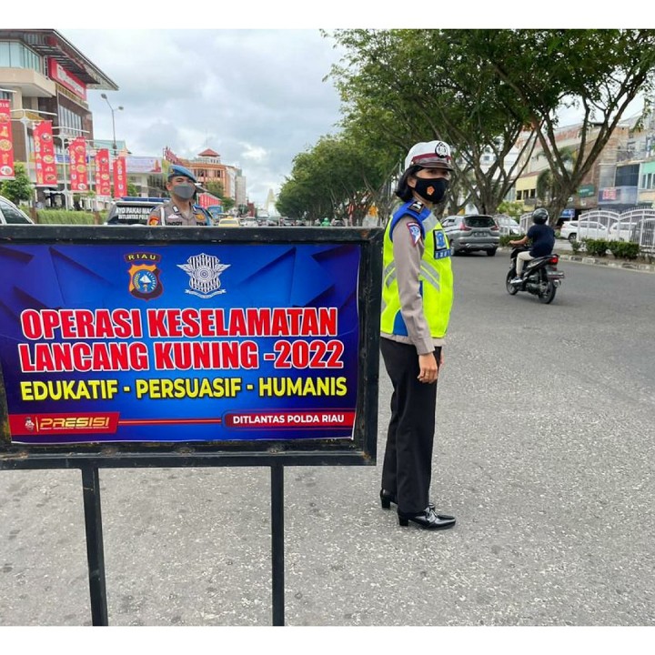 Tampak kepolisian menggelar Operasi Keselamatan Lancang Kuning 2022 di Riau.