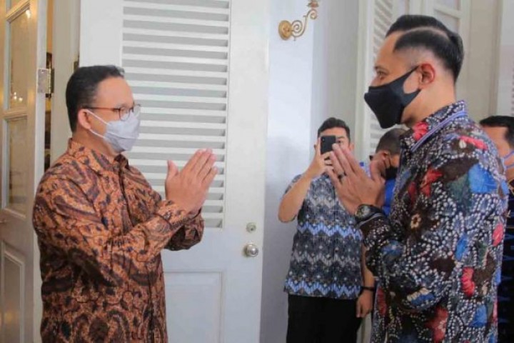Gubernur DKI Jakarta Anies Baswedan dan Ketua Umum Partai Demokrat Agus Harimurthi Yudhoyono (AHY). Sumber: Sindonews.com