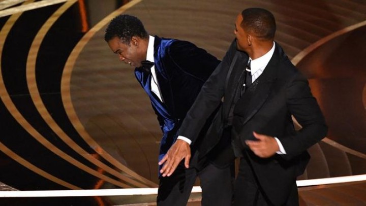 Foto : Salah satu aksi viral di Oscar 2022 adalah ketika Will Smith naik ke panggung saat Chris Rock bercanda soal istrinya, Jada Pinkett