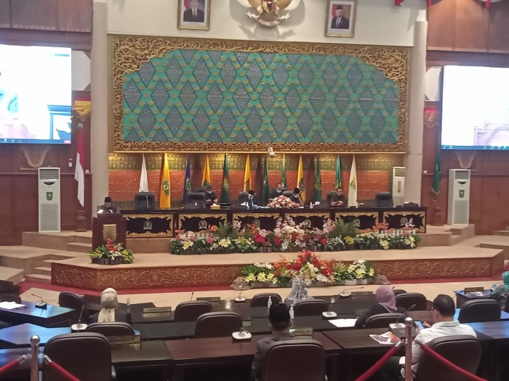 Gubernur Riau Sampaikan Jawaban Atas Pandangan Umum Fraksi Terhadap Laporan LKPJ Tahun 2021