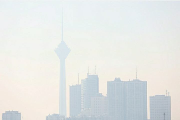 Teheran adalah kota paling tercemar di dunia pada hari Jumat dengan indeks kualitas udara real-time rata-rata 'sangat tidak sehat' sebesar 236, menurut perusahaan pemantauan kualitas udara global IQAir [File: Majid Asgaripour/WANA via Reuters]