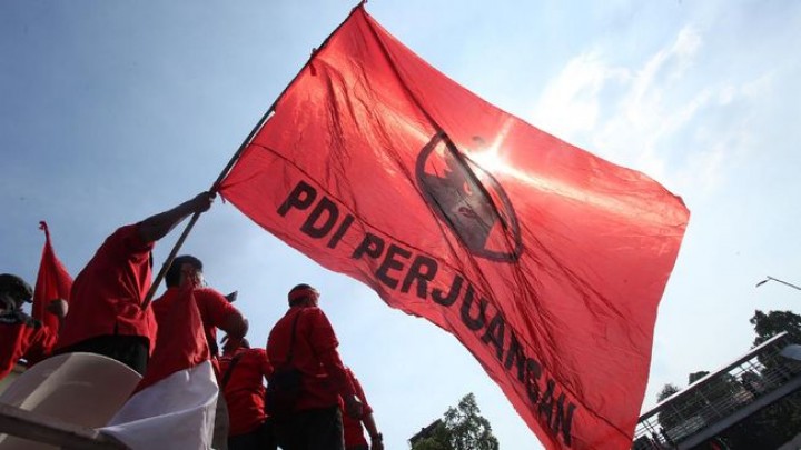 Bendera PDIP. Sumber: CNN Indonesia