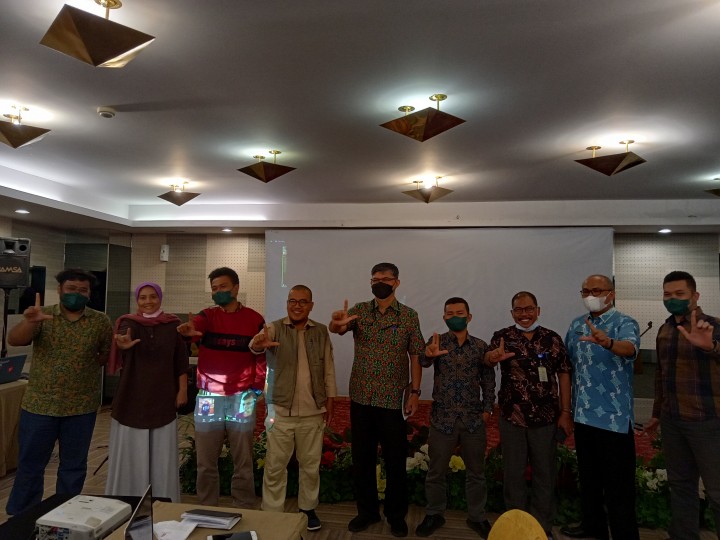 Foto bersama usai Workshop Pengembangan TAPE/TAKE di Riau