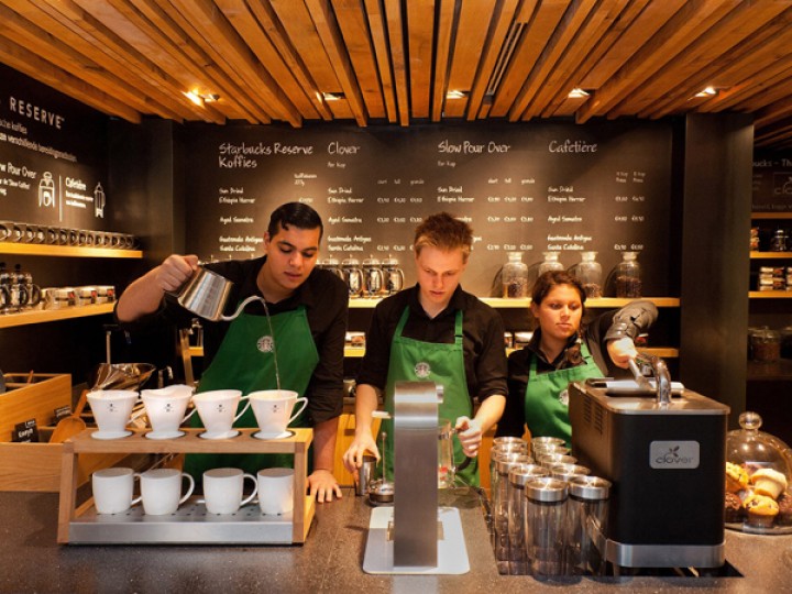 Karyawan Starbucks di Amerika Serikat. Sumber: Dreams.id