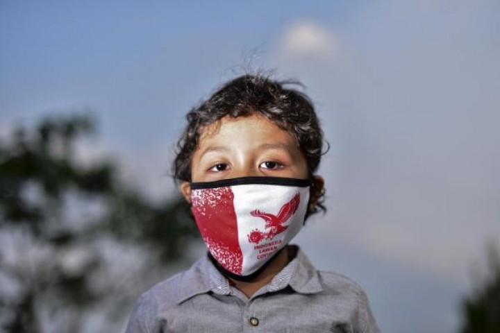 Anak-anak menggunakan masker. Sumber:  UNICEF