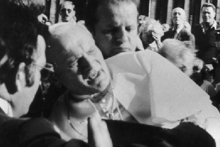Penampakan Paus John Paul II saat ditembak. Sumber: Republika.co.id