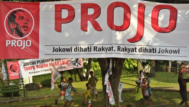 Spanduk bertuliskan Projo. Sumber: CNN Indonesia