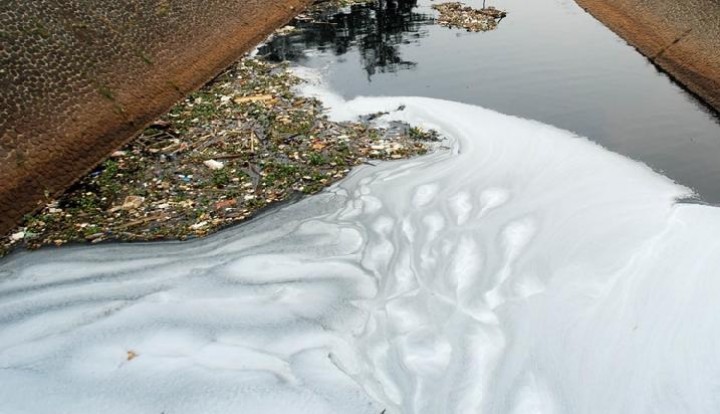 Ilustrasi limbah pada sungai. Sumber: Internet