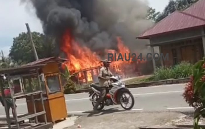 Rumah Nurhayati yang ludes terbakar