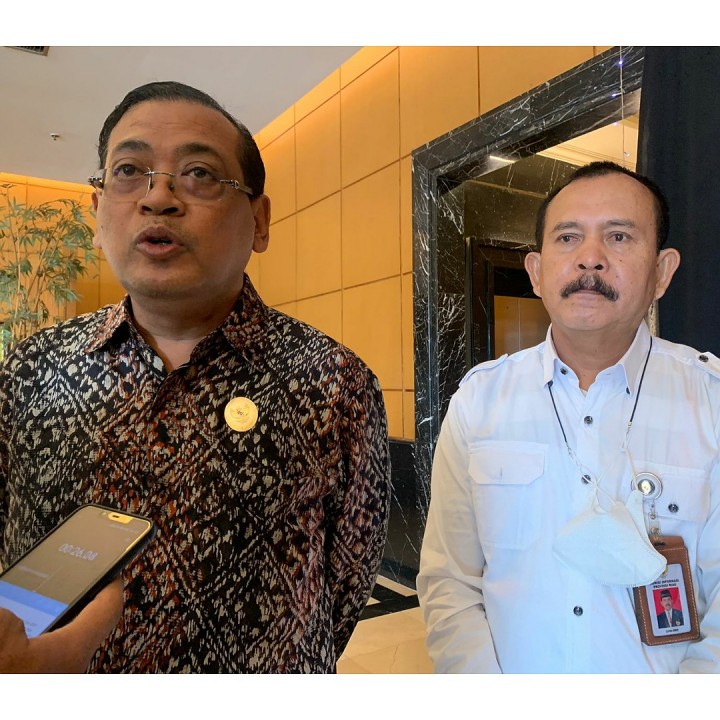 Ketua KIP Pusat Donny Yoesgiantoro (Kiri) dan Ketua KI Riau Zufra Irwan. (Dok)