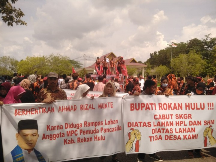 Ribuan Kader MPC PP Rohul Unjuk Rasa, Penyelesaian Koperasi Bermasalah Salah Satu Tuntutan pada Bupati Sukiman
