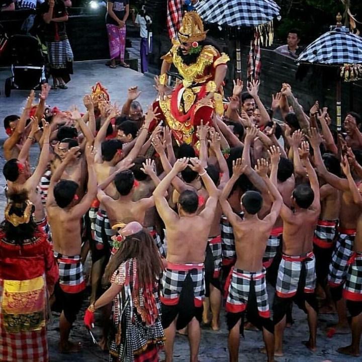Mengenal Tari Kecak Daya Tarik Wisata Bali Sajarah dan Waktu
