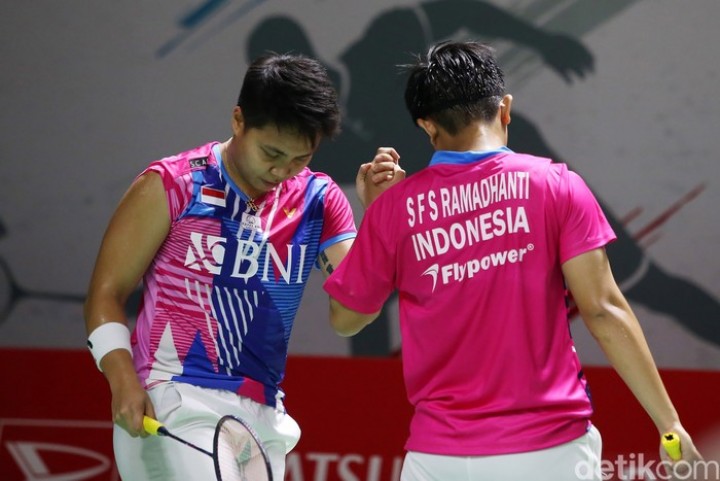 Apriyani dan Fadia pada pertandingan perempat final Masters Indonesia 2022, dimana keduanya saling menguatkan satu sama lainnya/net