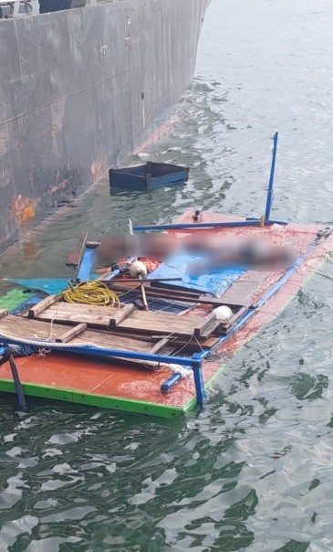 Kapal pompong korban saat aka di evakuasi